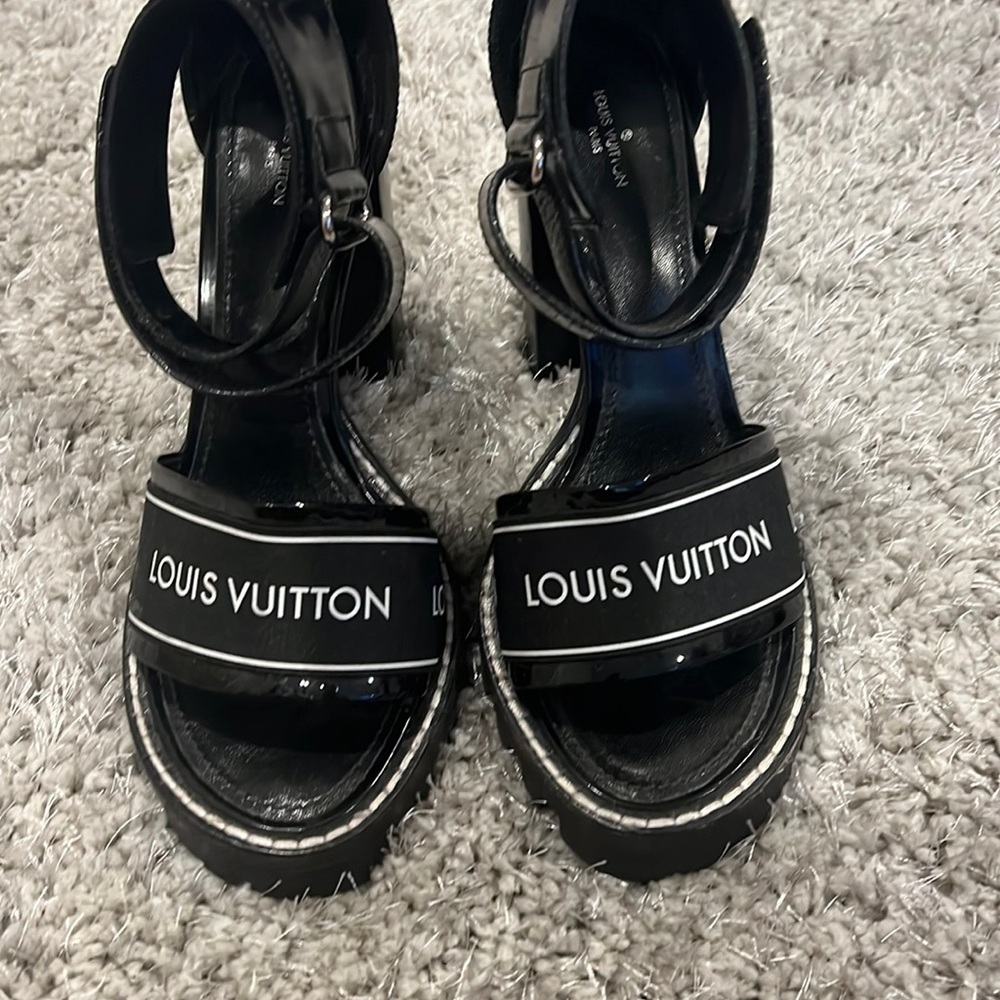 Sold out Patent leather platform sandals.